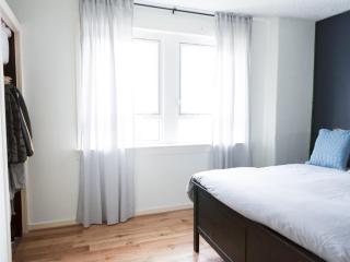 Cozy two bed flat near Glasgow Airport Paisley - Pass the Keys - 1