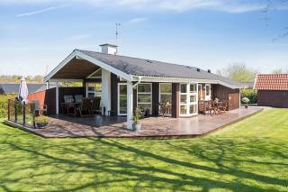 Charming Holiday Home Near The Beach - 9