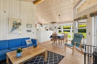 Charming Holiday Home Near The Beach - 5