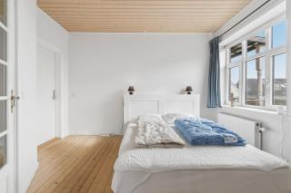 Close To The Sea Bright Apartment In Arnager - 3