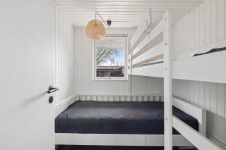 Holiday Home For 6 Near Beach And Hals Town - 1