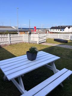 Cozy Holiday Apartment Located By Tejn Harbor - 2