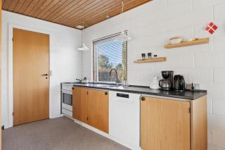 Cosy Holiday Home For 6 Near Beachsea - 5