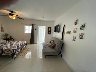 Private Studio blocks from Coconut Grove - 5