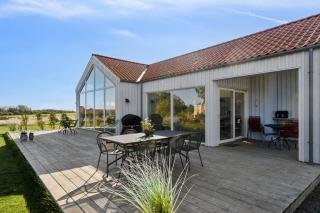 Modern Holiday Home With Sea View For 8 - 9