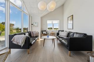 Modern Holiday Home With Sea View For 8 - 1