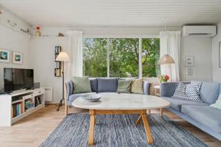 Cozy House With Sea View And Beautiful Location - 2