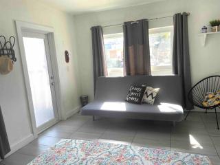 Chic and Comfortable Studio Free Street Parking - 5
