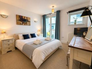 Island & Harbour Views Large Balcony Free Parking - 8