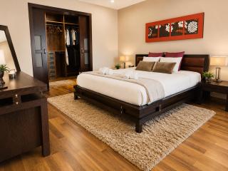 Lux Villa with Year-Round Heated Pool & Game Room - Montequinto - 1