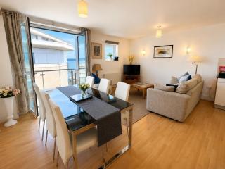 Island & Harbour Views Large Balcony Free Parking - 7
