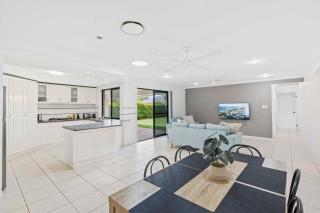The Grandview | 5BR Family Home, Two Lounges - 7