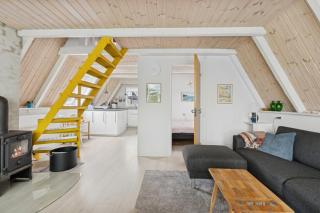 Lovely Holiday Home With Sea View - 8