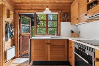 Nature Holiday In Peaceful Log Cabin By Water - 2