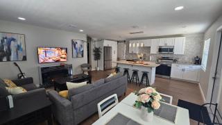4BR Port Tampa Retreat Fenced Yard & Patio - 9