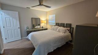 4BR Port Tampa Retreat Fenced Yard & Patio - 4
