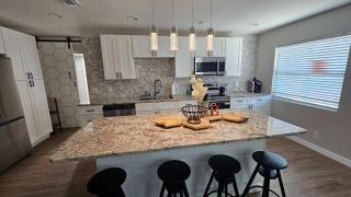 4BR Port Tampa Retreat Fenced Yard & Patio - 7