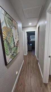 4BR Port Tampa Retreat Fenced Yard & Patio - 1