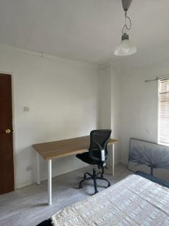 Homestay with queen bedroom inc table and chairs - 2