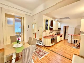 Csengery Spacious Apartment AC Wifi - 8