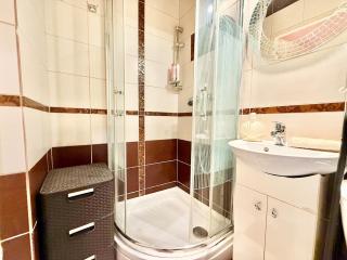 Csengery Spacious Apartment AC Wifi - 5