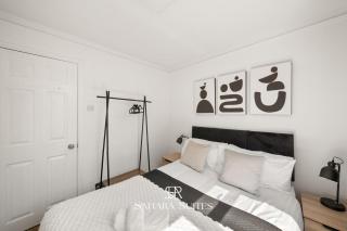 Spacious 4BR Reading House - Sleeps 8 - Free Parking - 5