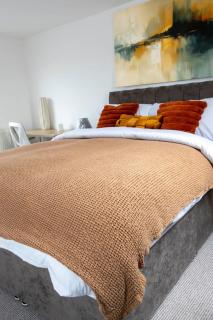 Modern 2BR Home for Families & Groups - 7