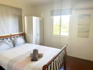 Cosy 4 bedroom house in Sunnybank - 3