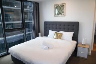 Spacious two bedroom apartment in South Brisbane - 1
