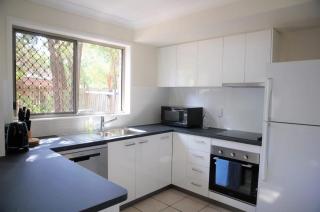 3 bedroom townhouse in Woodridge - 1