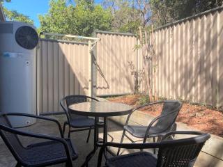 3 bedroom townhouse in Kingston - 3