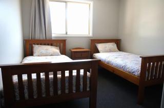 Cozy 3 bedroom townhouse in Woodridge - 2