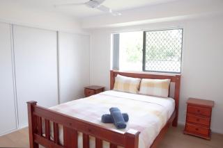 Spacious 3 bedroom unit in Loganlea - 2