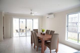Spacious 4 bedrooms house in Springfield lakes - 8