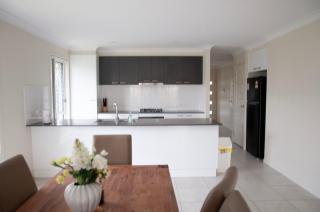 Spacious 4 bedrooms house in Springfield lakes - 5
