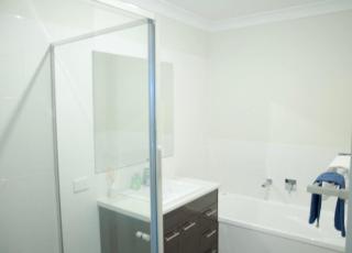 Spacious 4 bedrooms house in Springfield lakes - 3
