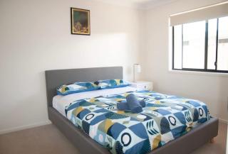 Spacious 4 bedrooms house in Logan Reserve - 4