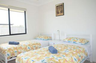 Spacious 4 bedrooms house in Logan Reserve - 2