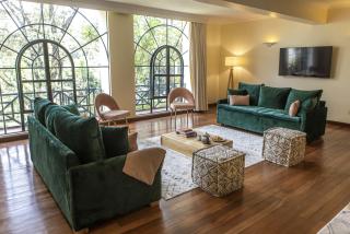 Riverside Park Lush Oasis – 2 Bed Home Office - 9