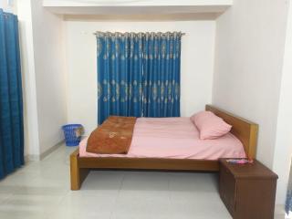 Couple & Family Friendly Studio Apartment near Airport - 1