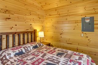Gull Lake Escape: Cabin w/ Access to Dock, Beach - 1