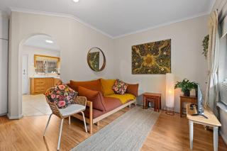 Courtyard 2 Bed Apartment Mile End - 8