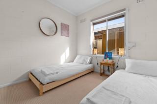 Courtyard 2 Bed Apartment Mile End - 3