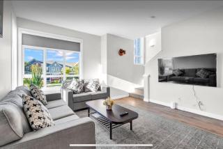 Cozy 3BR Townhouse Near Macleod & Spruce Meadows - 0