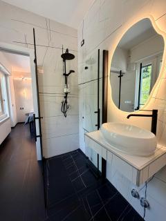 Lecco Rivers Retreat - Five Design Suites - 2