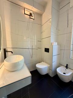 Lecco Rivers Retreat - Five Design Suites - 1