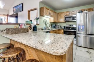 Cozy Condo w/ Balcony & Mtn View in Silverthorne! - 2