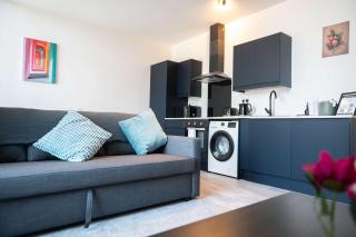 Modern 1 Bedroom Apartment in Derby with Parking - 2