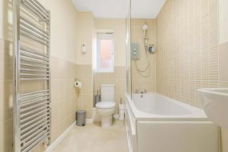 Contractor House - Driveway Van Parking Fast Wifi Laundry Facilities - 4