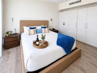 1BD Beachfront Escape Hollywood Beach - 1